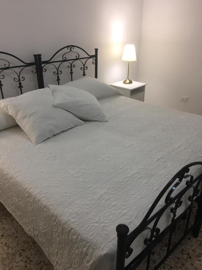 מלון לצ'ה Villino Donna Rita מראה חיצוני תמונה